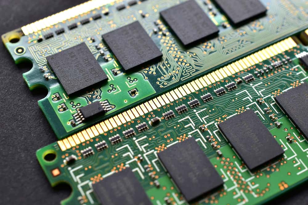 How do I know which way my RAM chips should be facing when I click them in?